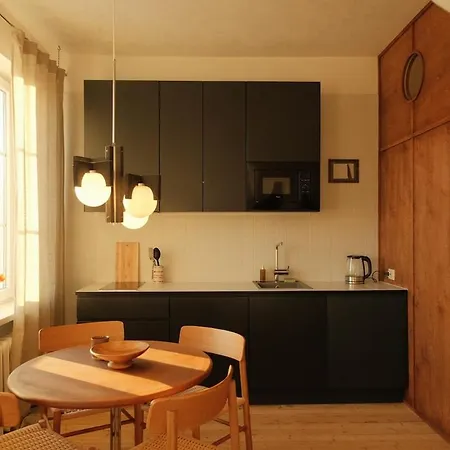 Sunny 2 Bedroom In The Center *