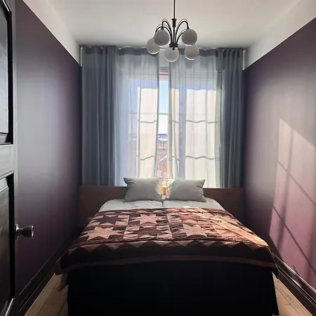 Sunny 2 Bedroom In The Center *