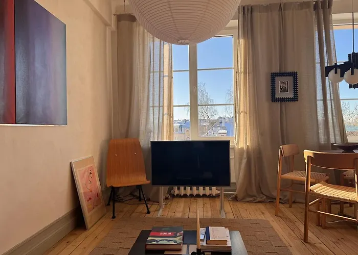 Sunny 2 Bedroom In The Center *