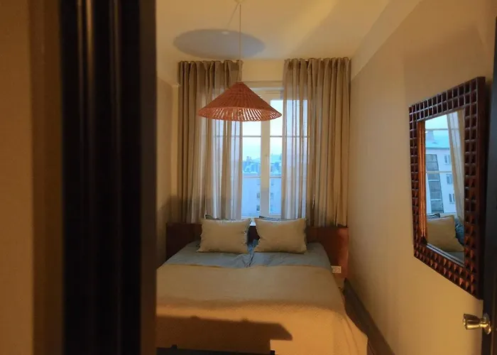 Sunny 2 Bedroom In The Center *