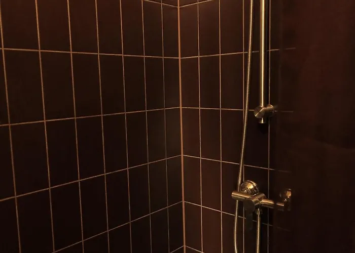 Sunny 2 Bedroom In The Center *