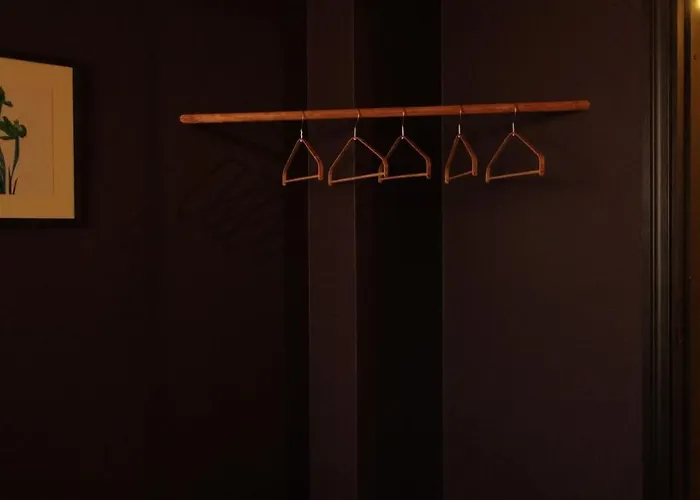 Sunny 2 Bedroom In The Center *